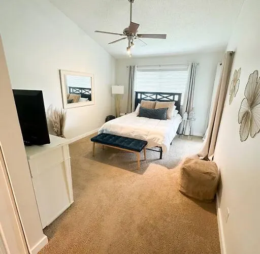 Modern Rocket City Condo -- 3 Min To Mid-City