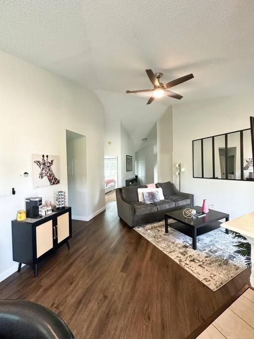 Modern Rocket -- 3 Min To Mid-city Apartment